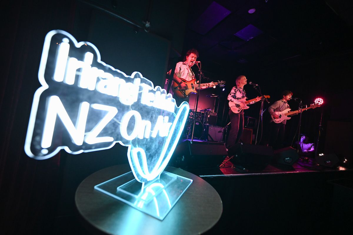 NZonair0298.jpg